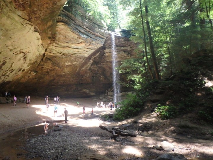 th-13878575140-976x732